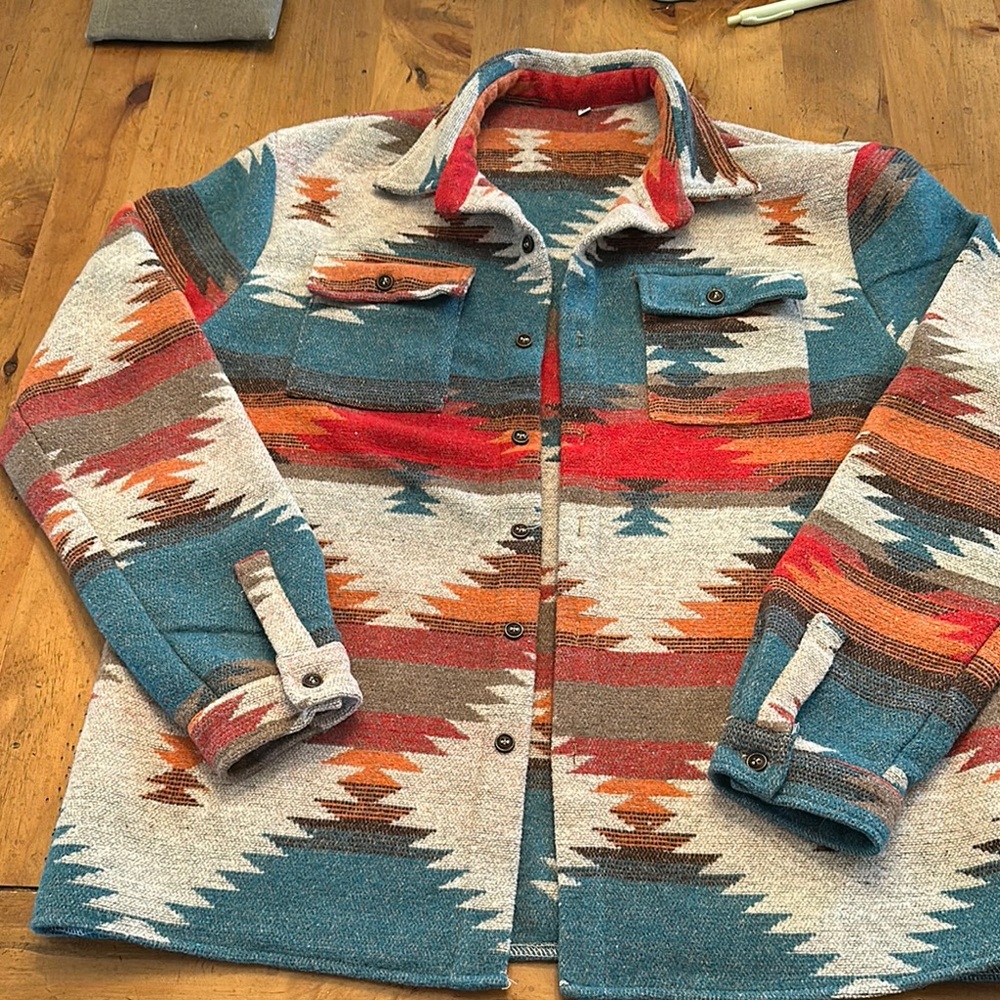 Men’s AZTEC jacket! Great colors, Size Medium 

PERFECT CONDITION
